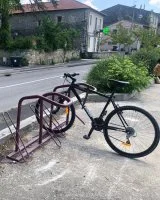 Parking v&eacute;lo  - Place des Aires_Sommi&egrave;res &copy; OT Pays de Sommi&egrave;res