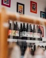 Epicerie de la gare_Cong&eacute;nies - Etag&egrave;re de bi&egrave;res artisanales &copy; Epicerie de la gare
