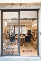 Boutique - Devanture et entrée © Atelier byk