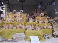 Cr&egrave;ches - Sculptures en terre expos&eacute;es. &copy; Atelier des Paysgaes Miniatures