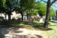 Aire de jeux -Place de l'avenir_Junas - Jeux pour enfants &copy; Office de Tourisme du Pays de Sommi&egrave;res