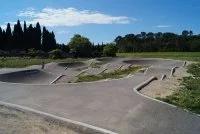 Terrain pumptrack_Aujargues - Vue d'ensemble &copy; Office de Tourisme du Pays de Sommi&egrave;res
