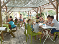 Les Petits Fermiers_Lansargues - Coin terrasse snack © Les Petits Fermiers