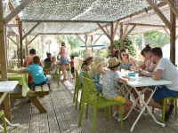 Les Petits Fermiers_Lansargues - Coin terrasse snack &copy; Les Petits Fermiers