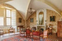 Visite guid&eacute;e du ch&acirc;teau de Villevieille_Villevieille - Pi&egrave;ce int&eacute;rieure avec mobilier &copy; Alexandre Mazzocco