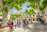 Visite guidée de Sommières - Groupe sur la Place du Marché © Hervé LeclairAspheries