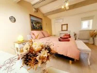 Chambre Rosemary climatis&eacute;e avec Lit Queen Size &copy; Fran&ccedil;ois Tabet