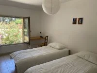 La Petite Maison_Salinelles - Chambre lits doubles &copy; Laurent Franquet