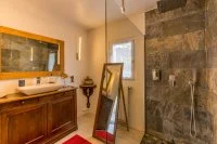 Studio - Salle de bain s&eacute;par&eacute;e &copy; Casa Dina