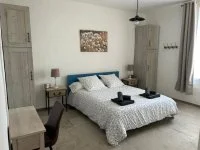 Meubl&eacute; de tourisme - Chambre &copy; Mas Le Liverna