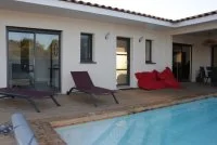 Meubl&eacute; de tourisme - Piscine &copy; Villa Augusta