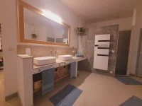 Chambre d'h&ocirc;tes - Salle de bain &copy; Promenade suite et spa
