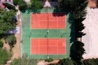 H&ocirc;tel - Terrain de tennis &copy; Villa Vicha