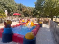 Camping les Chenes - Pataugeoire famille avec enfants © Camping les Chenes