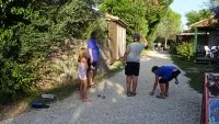 L' Olivier - Camping_Junas - Partie de p&eacute;tanque &copy; Camping L'olivier