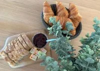Service boulangerie - Croissants et tartines &copy; Camping Mas de Reilhe