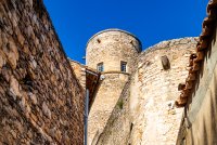 Circulade de Montpezat - Vue sur la tour du château, depuis la ruelle. © Alexandre Mazzocco