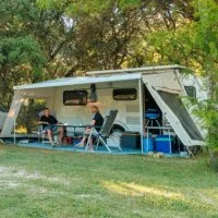 Camping-car - Camping Les Ch&ecirc;nes