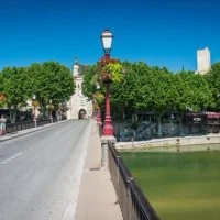 Pont et porte horloge
