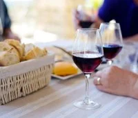 Verre de vin &agrave; table terroir