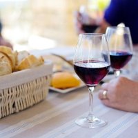 Verre de vin à table terroir